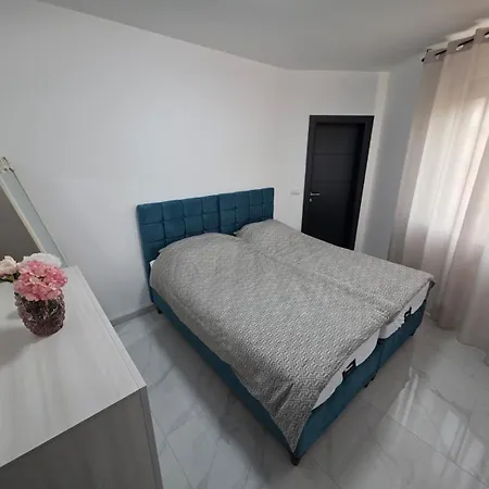 アパート Eurotest ノヴィ・パザル