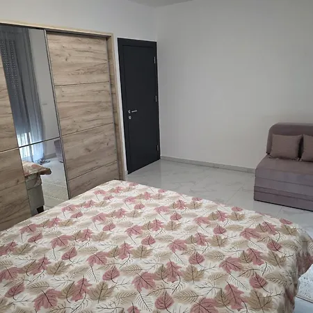 アパート Eurotest ノヴィ・パザル