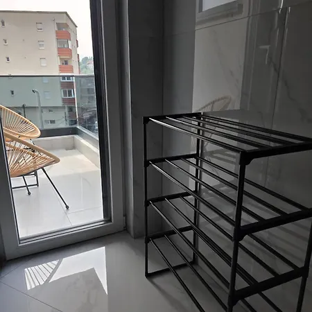 アパート Eurotest ノヴィ・パザル