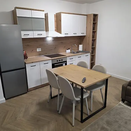 アパート Eurotest ノヴィ・パザル