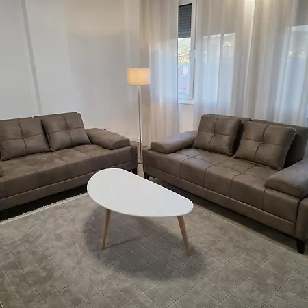 アパート Eurotest ノヴィ・パザル