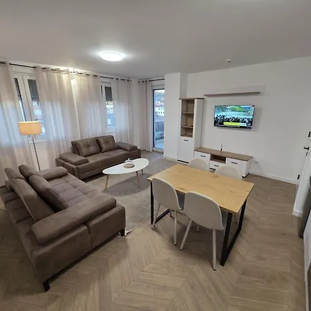 アパート Eurotest ノヴィ・パザル